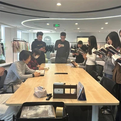 A Holya 2. reggeli olvasási ülése